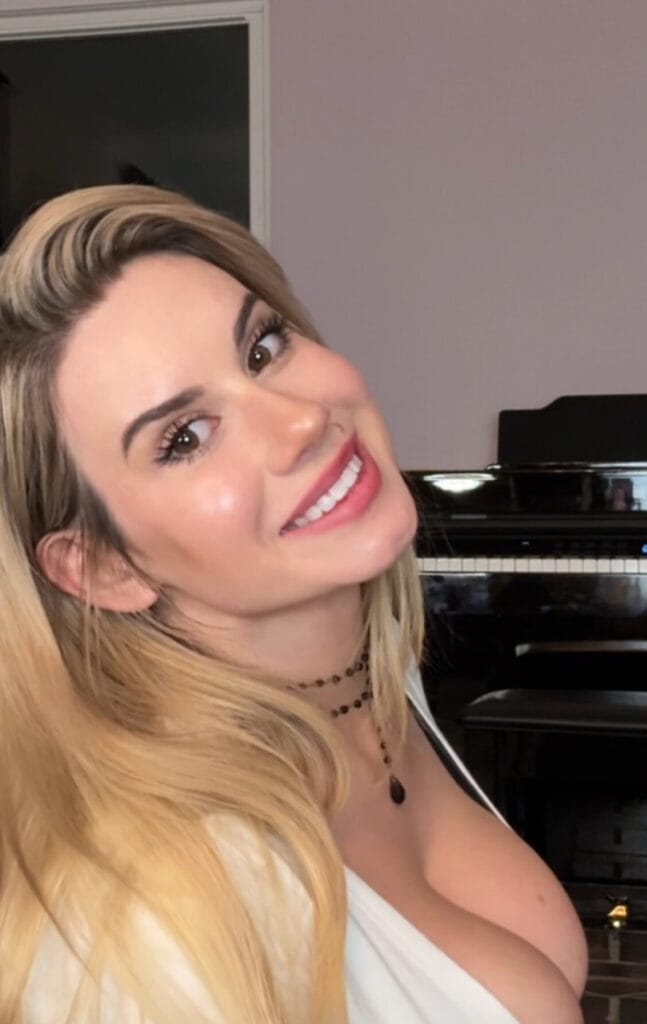 Chloe Lamb OnlyFans - @chloelamb