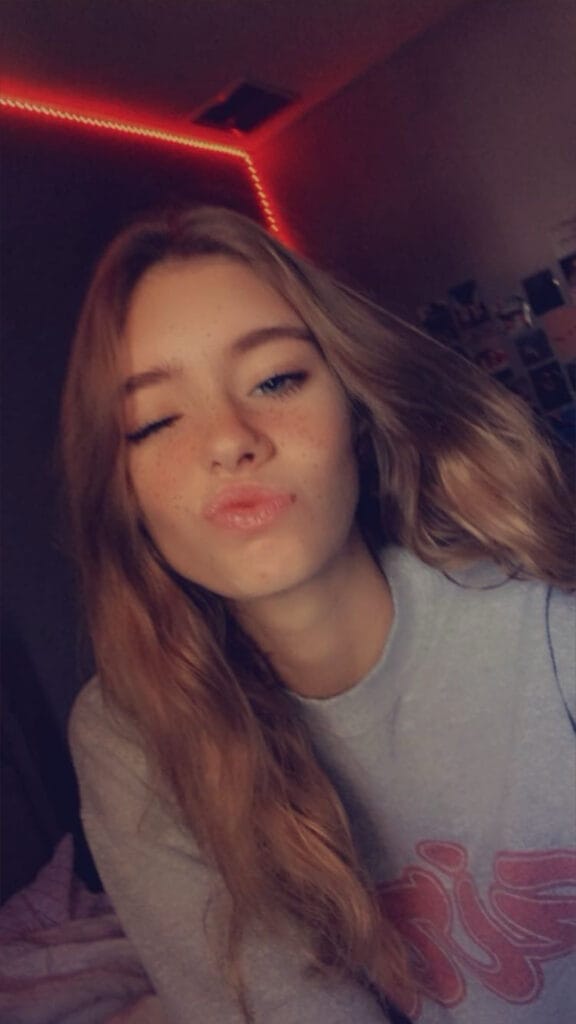 Lora Berry OnlyFans - @loraberry